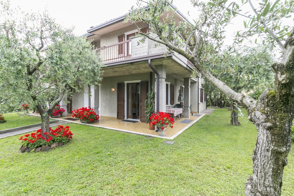 Casa Mary Due - Trilocale Con Giardino Privato A Due Passi Dal Lago Sirmione Exterior foto